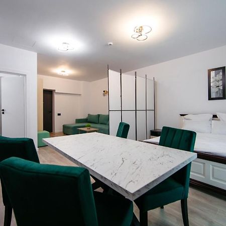 L&V Family Studio Apartment Синая Екстериор снимка