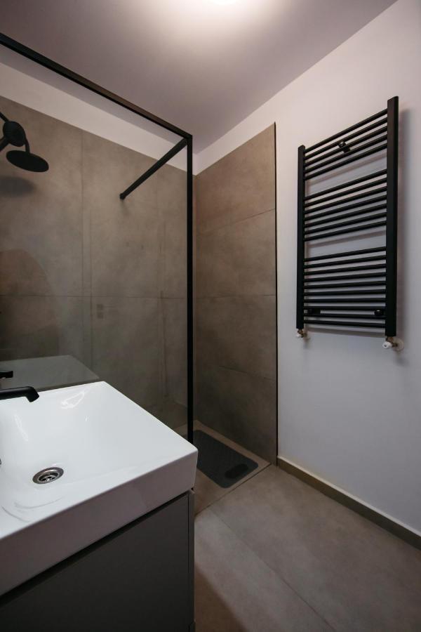 L&V Family Studio Apartment Синая Екстериор снимка
