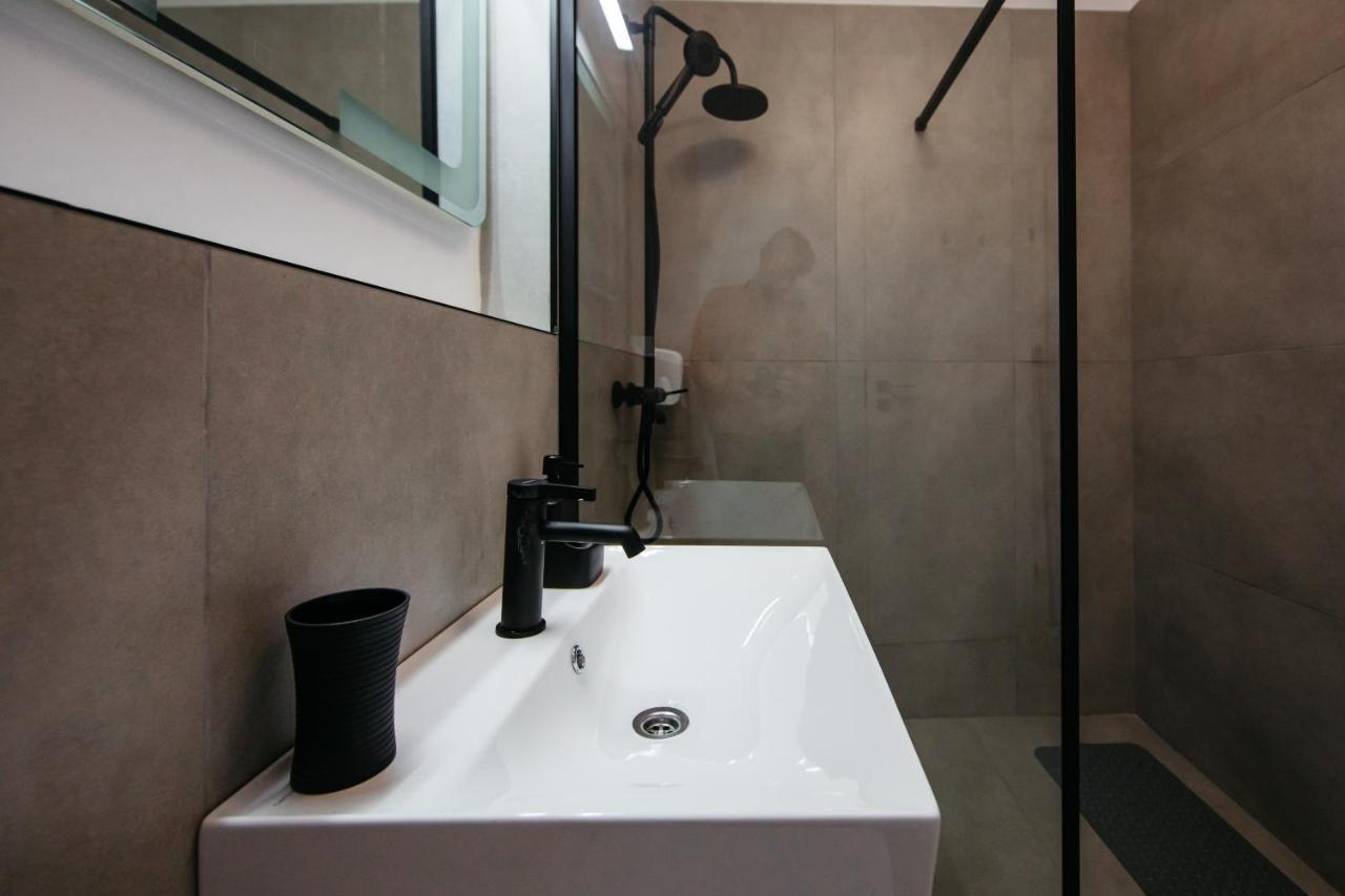 L&V Family Studio Apartment Синая Екстериор снимка