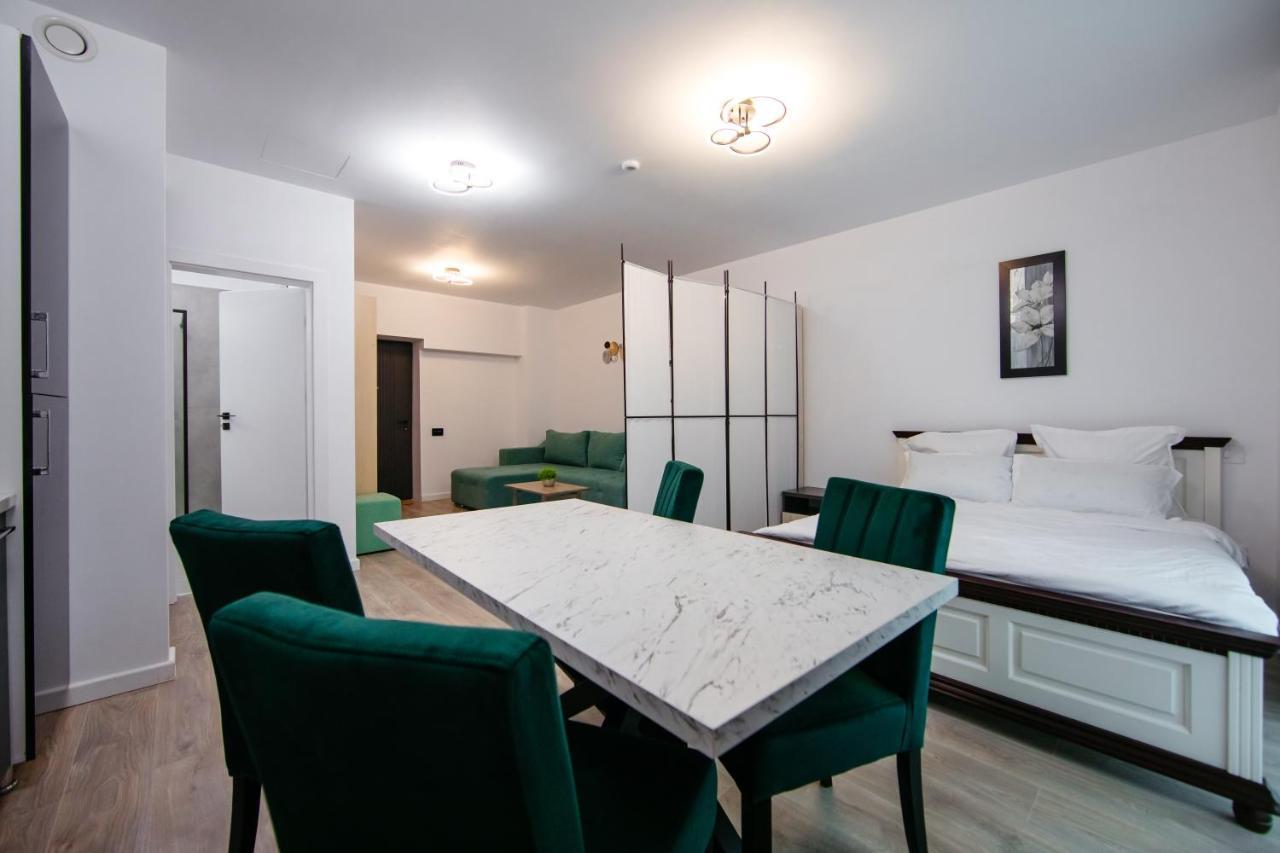 L&V Family Studio Apartment Синая Екстериор снимка