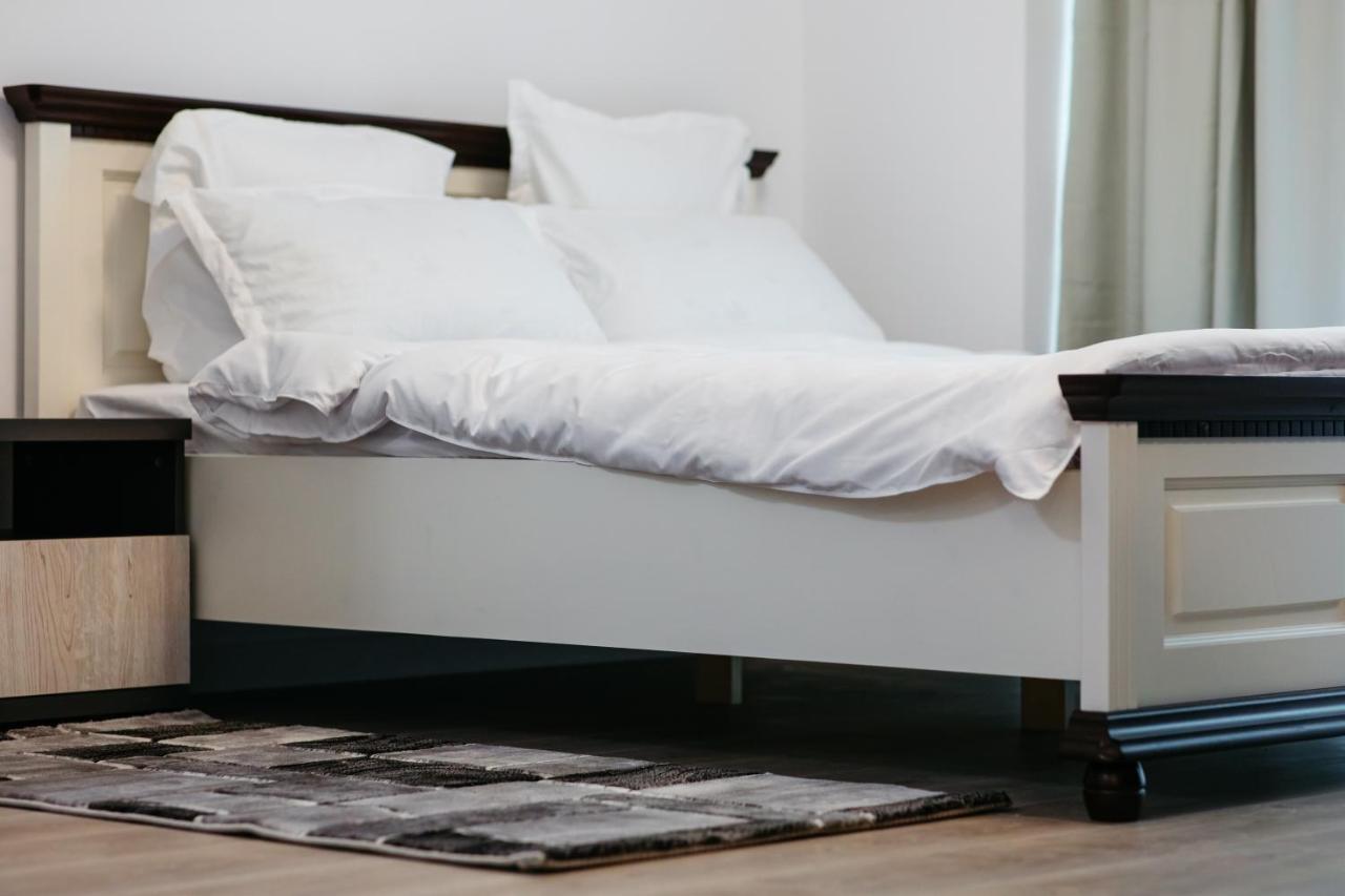 L&V Family Studio Apartment Синая Екстериор снимка