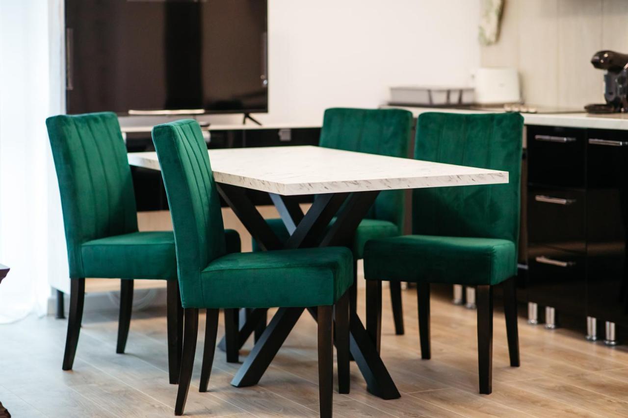 L&V Family Studio Apartment Синая Екстериор снимка