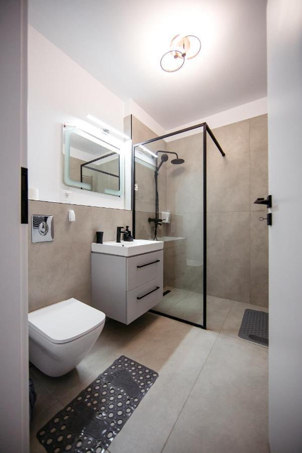 L&V Family Studio Apartment Синая Екстериор снимка