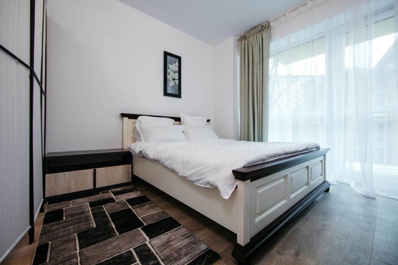 L&V Family Studio Apartment Синая Екстериор снимка