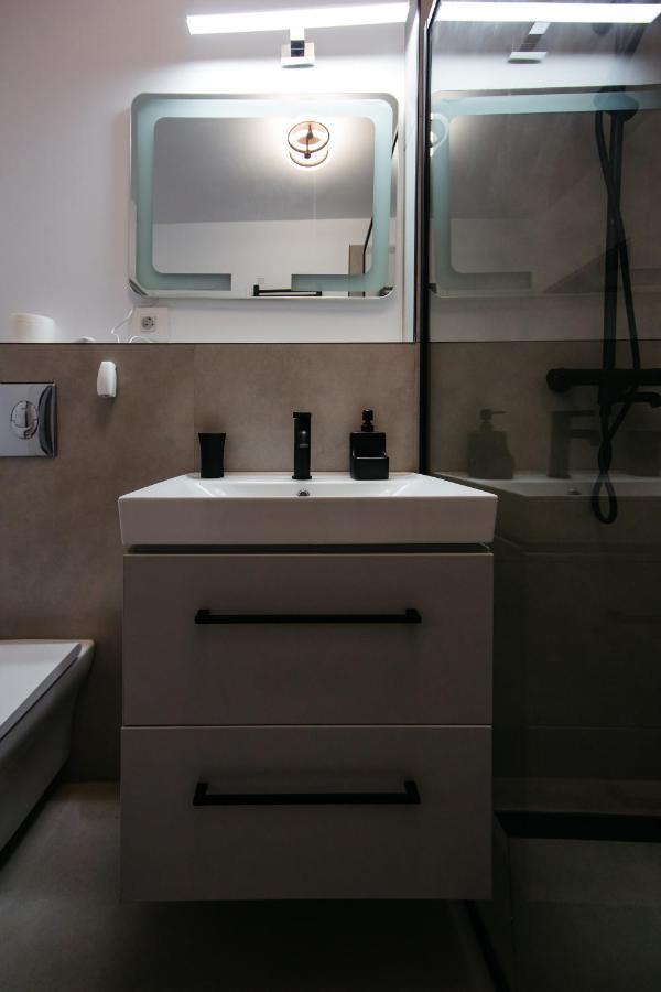 L&V Family Studio Apartment Синая Екстериор снимка