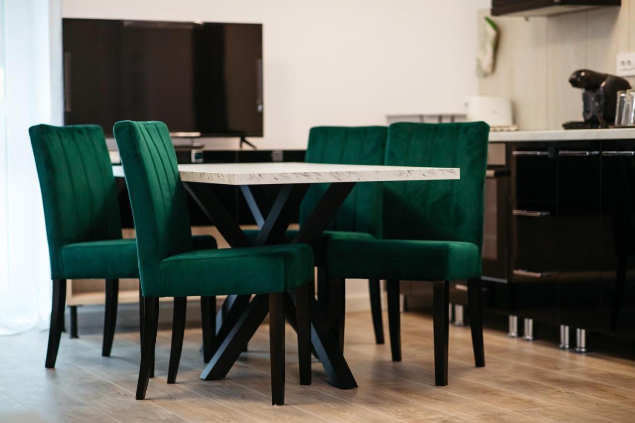 L&V Family Studio Apartment Синая Екстериор снимка