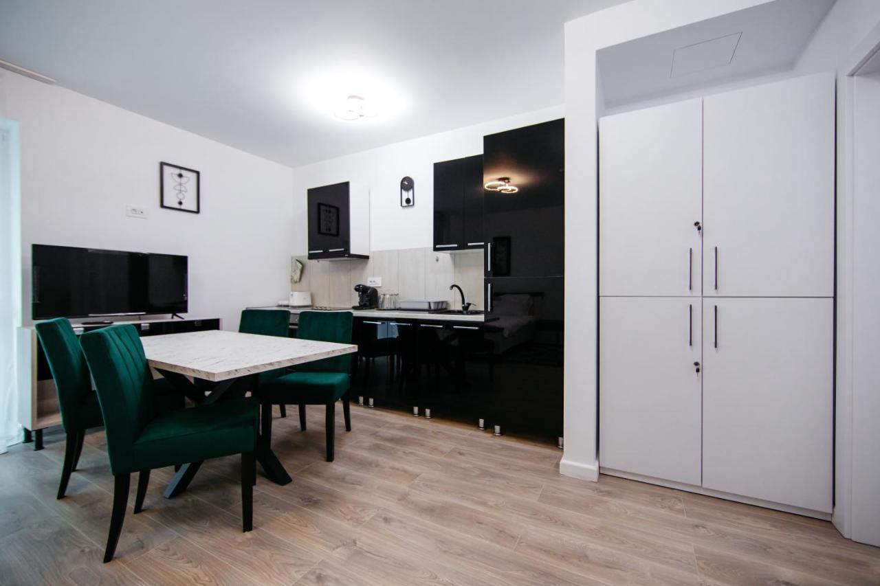 L&V Family Studio Apartment Синая Екстериор снимка